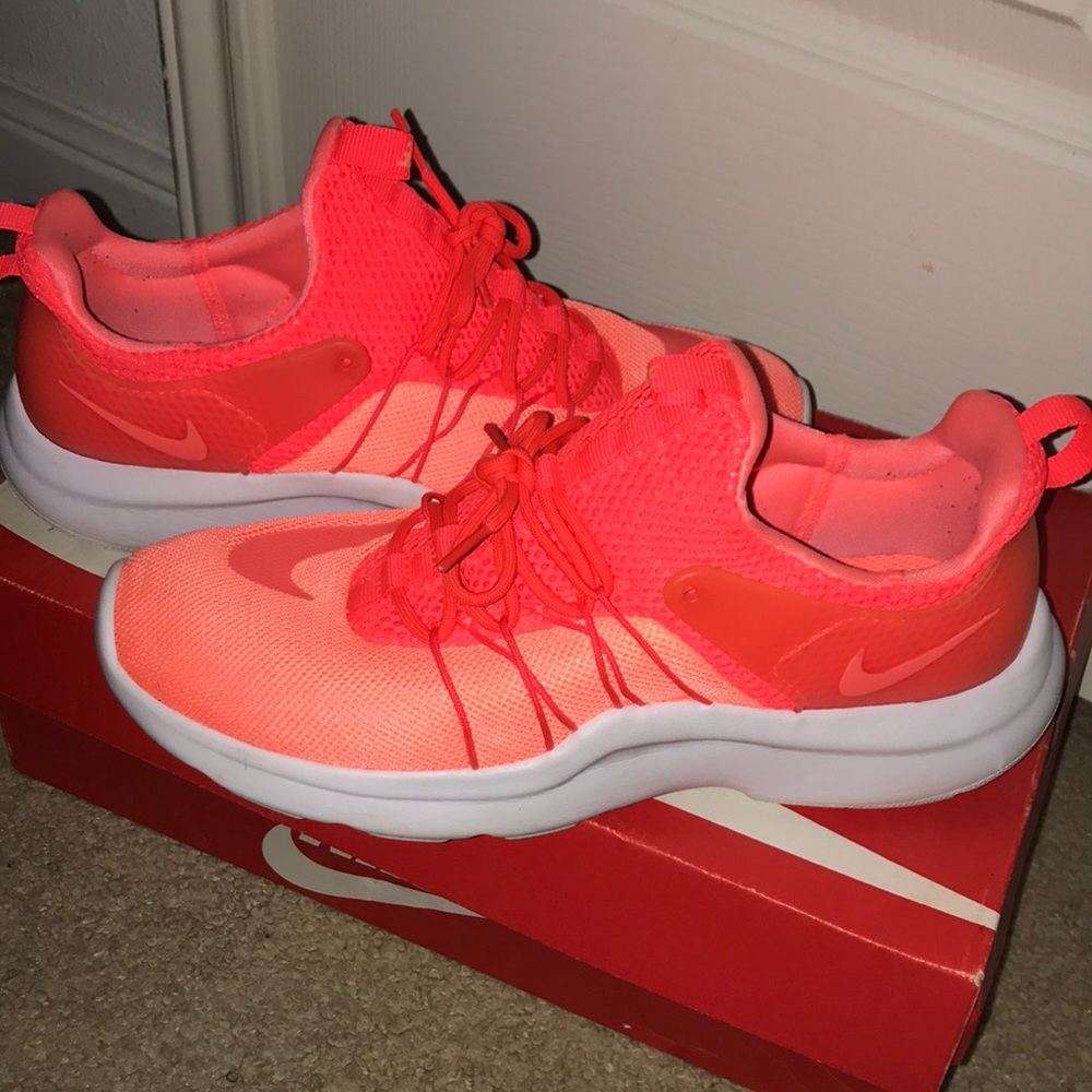 Women’s Nike Darwin Shoes